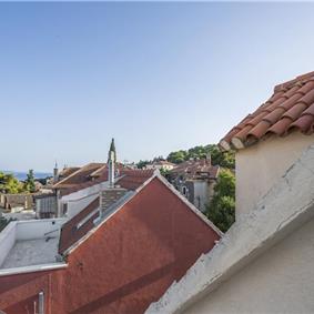 4-5 bedroom villa with Split City and Sea Views sleeps 8-10